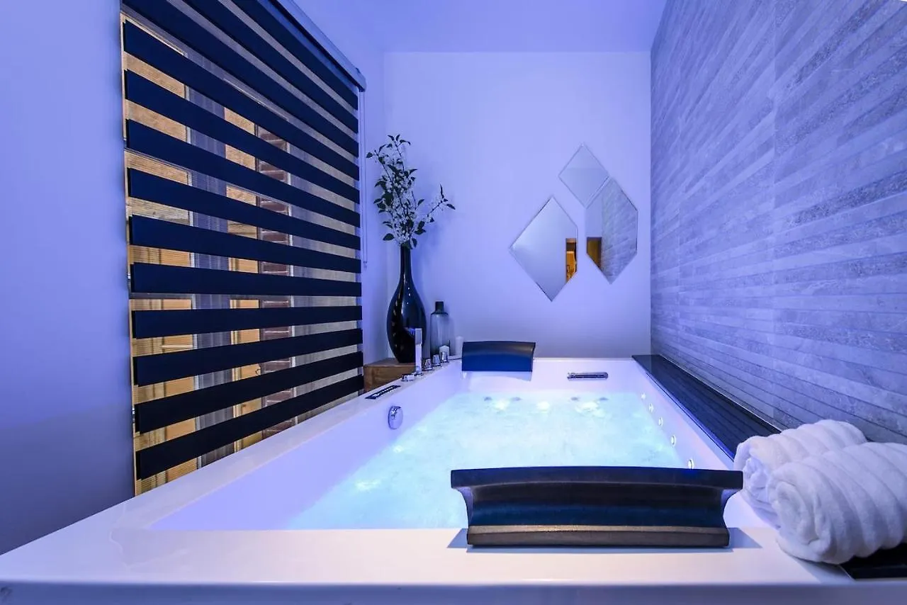 Majord'Home Spa - Les Nebuleuses - Suite Et Balneo Lyon 0*,  France