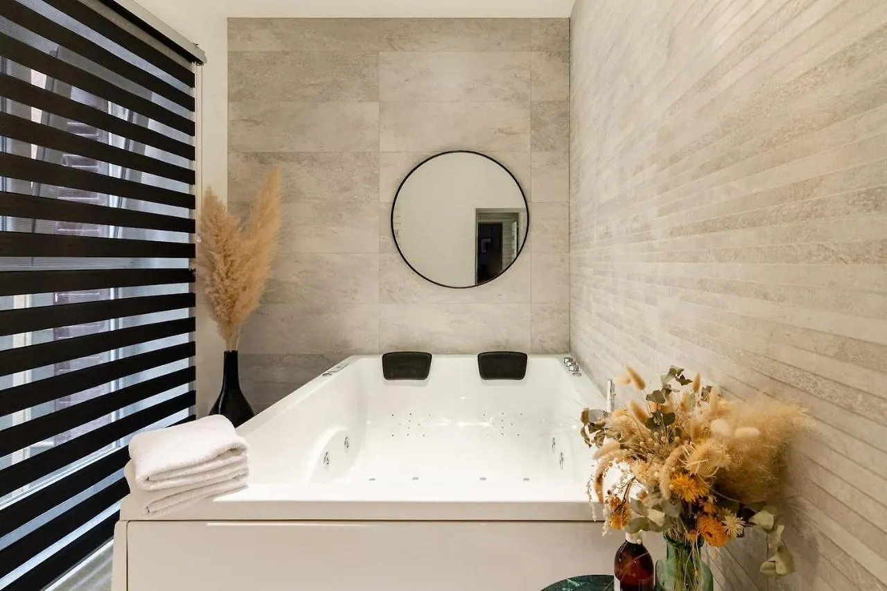 Apartment Majord'Home Spa - Les Nebuleuses - Suite Et Balneo Lyon France
